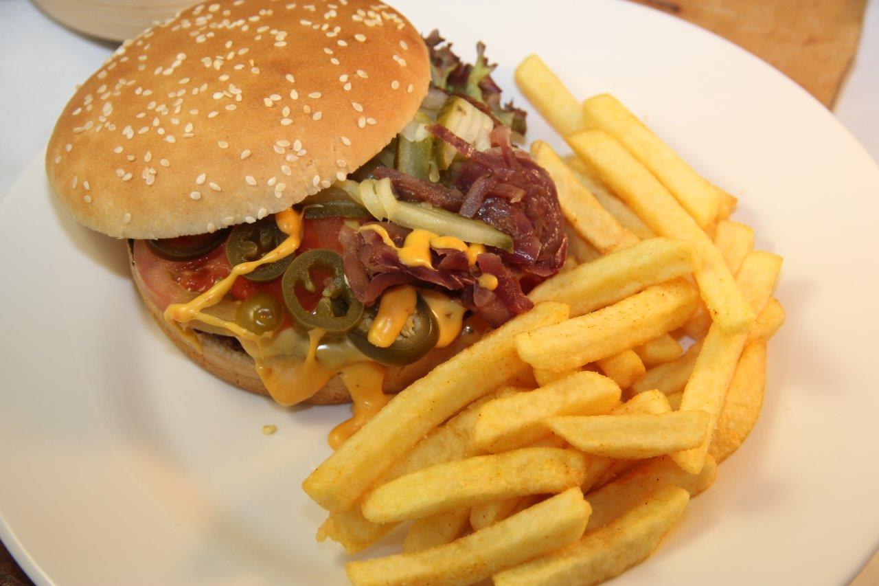 Wally`s Chili Cheese Burger
